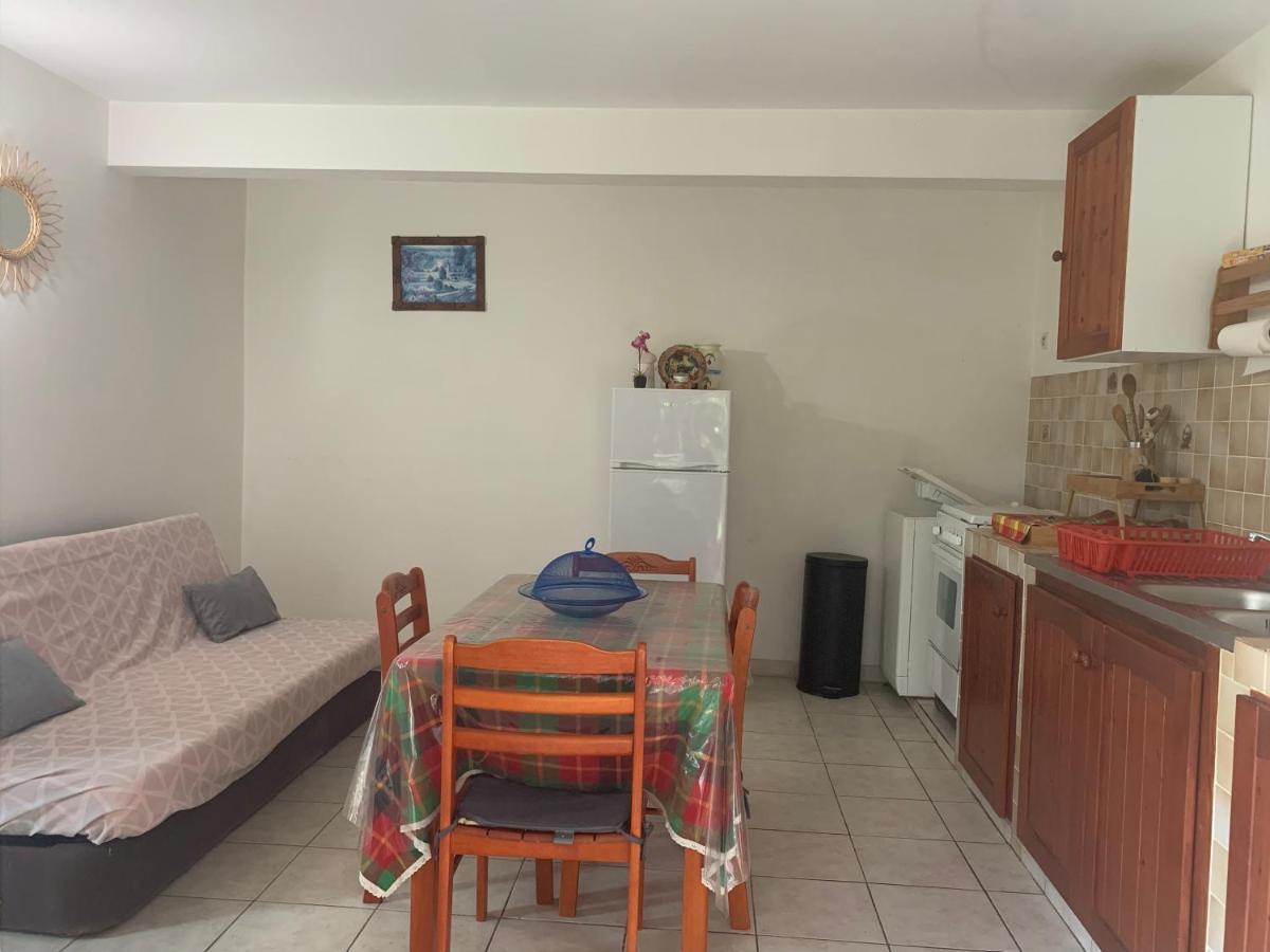 Logement Vacances Gissac Sainte-Anne Ngoại thất bức ảnh
