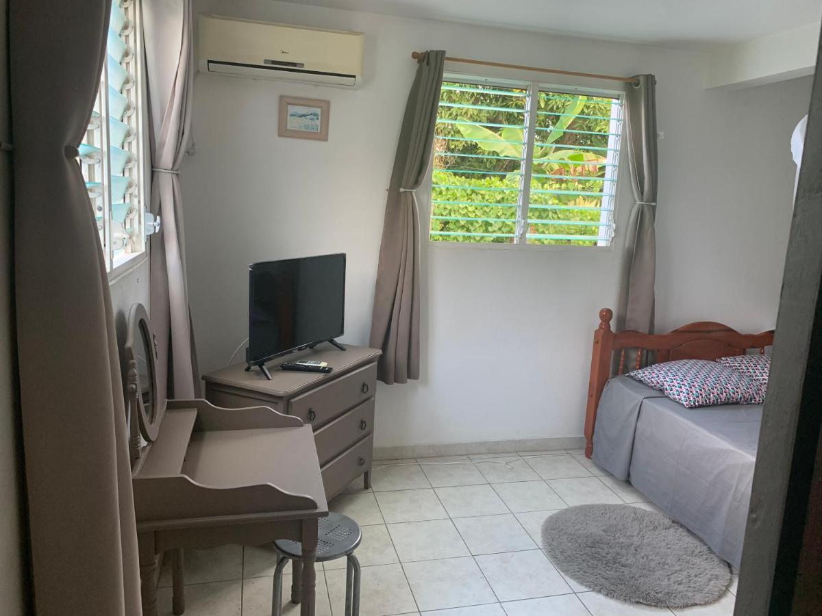 Logement Vacances Gissac Sainte-Anne Ngoại thất bức ảnh